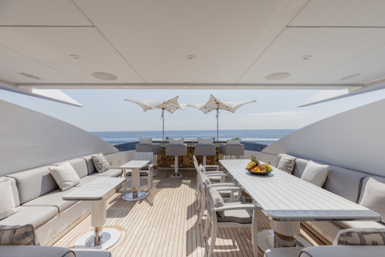 Heesen Estel yacht for sale - Sundeck dining
