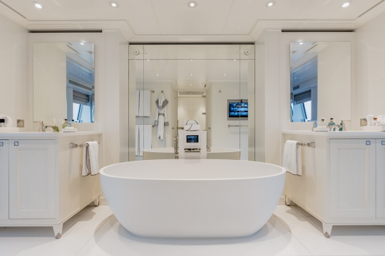 Estel - Heesen Estel yacht for sale - Master bathroom.jpg