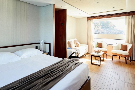 Benetti Oasis 40 for sale - master stateroom