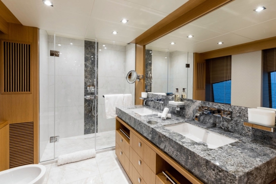 Elysium Sunseeker 131 for sale - master bathroom