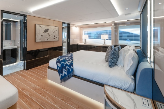 Dopamine Mangusta Gransport 33 for sale - master stateroom 2