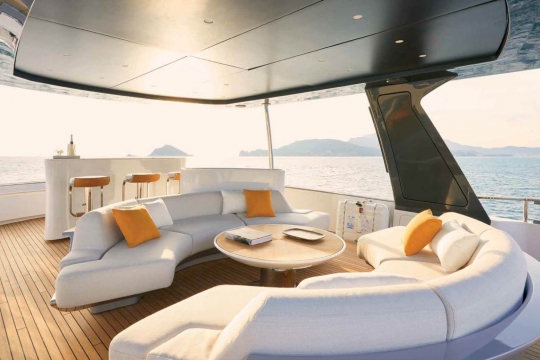 Shabby Azimut Grande Trideck for sale - sundeck 