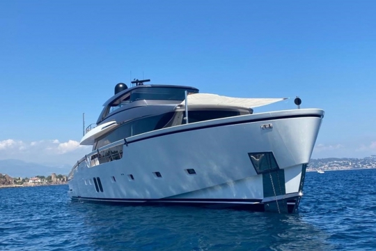 San Lorenzo SX88 for sale - at anchor