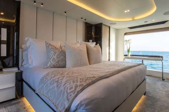 H Azimut 32 Metri for sale - master stateroom 3