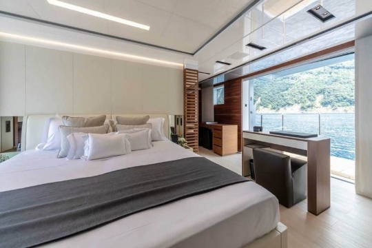 Lady A SL 40 Alloy for sale - master stateroom 3