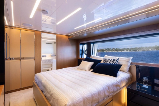 Flying Visit Riva 100 Corsaro for sale - guest stateroom