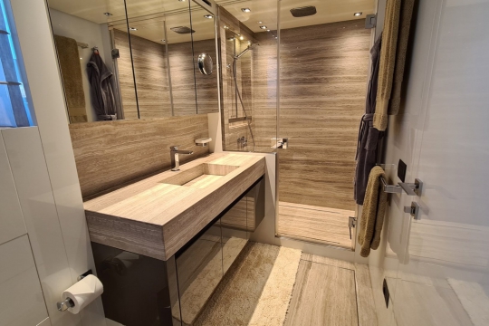 Ace San Lorenzo 96 Asymmetric for sale - guest bathroom
