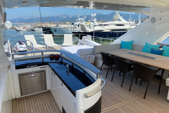 Princess 98 - Princess 98 yacht for sale Experience - Flybridge bar