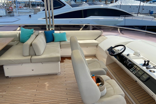 Princess 98 - Princess 98 yacht for sale Experience - helm