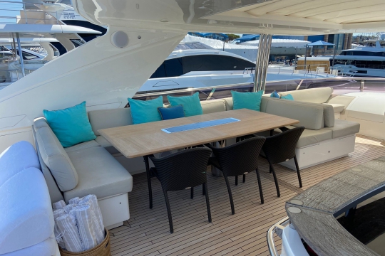 Princess 98 - Princess 98 yacht for sale Experience - flybridge dining