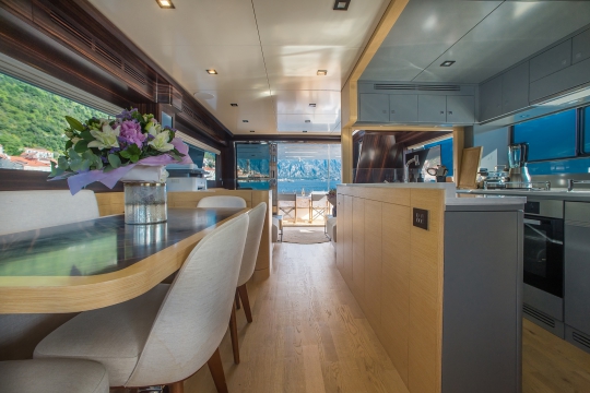 M.Y. Avventura - Sirena Yacht 64 yacht for sale - Salon 2