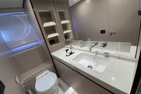 M.Y. Next Level - Azimut 60 Flybridge yacht for sale - Master Bathroom 2