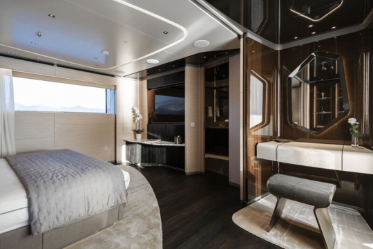 Diamond Binta Tankoa yacht for sale - Master Stateroom 1