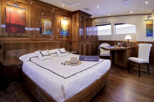 Motor Yacht Dragon Couach for charter - vip stateroom