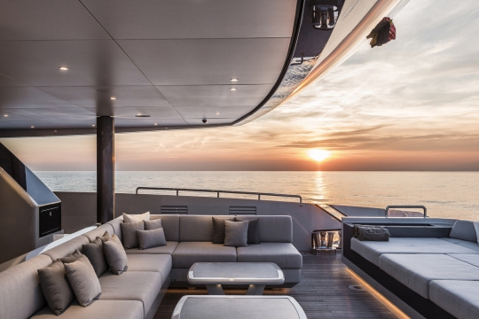 Kinda Tankoa yacht for sale - Main deck aft
