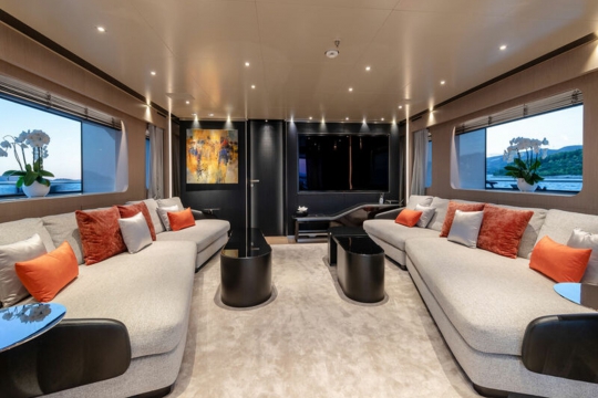 Kinda Tankoa yacht for sale - Upper deck salon
