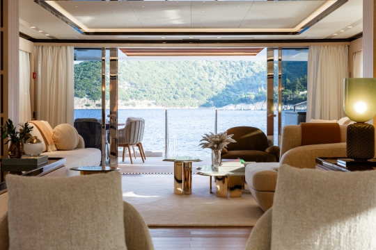 Alunya - Main deck salon 2