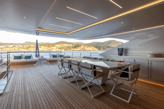 No Stress - Top deck dining