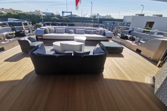 Pandion Pearl - Main deck aft