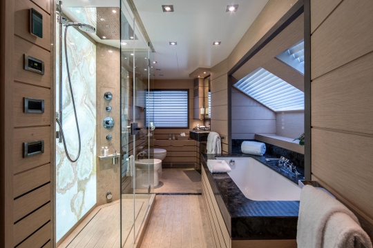 Motor Yacht Dyna® Benetti for charter - master bathroom