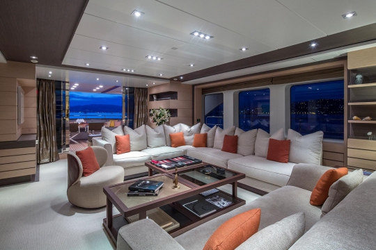 Motor Yacht Dyna Benetti for charter - salon