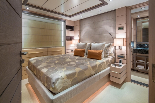 Motor Yacht Dyna Benetti for charter - guest cabin