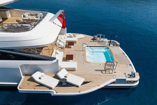 Benetti BNow 50 - Aft pool