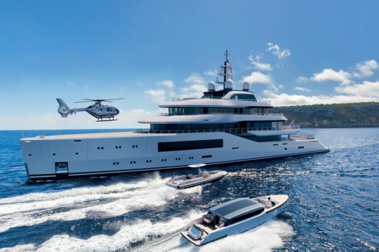 Amels 80 - At anchor