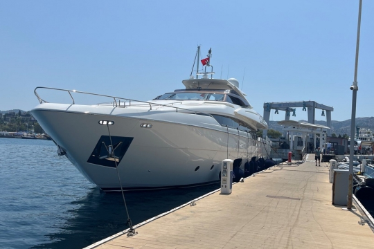 White Swan - Ferretti 960 for sale - Docked