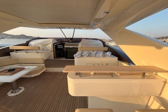 White Swan - Ferretti 960 for sale - Flybridge 3