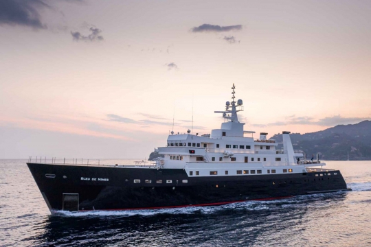M.Y. Bleu de Nimes - At anchor 2