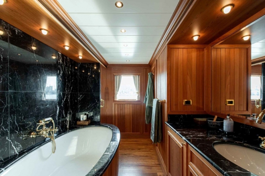 M.Y. Bleu de Nimes - Master Bathroom 1