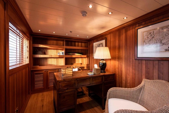 M.Y. Bleu de Nimes - Master Office