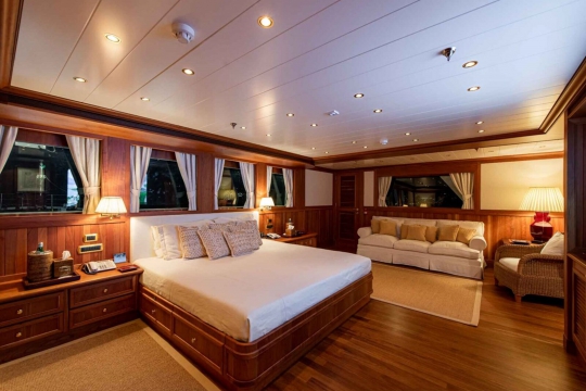 M.Y. Bleu de Nimes - Master Stateroom 2