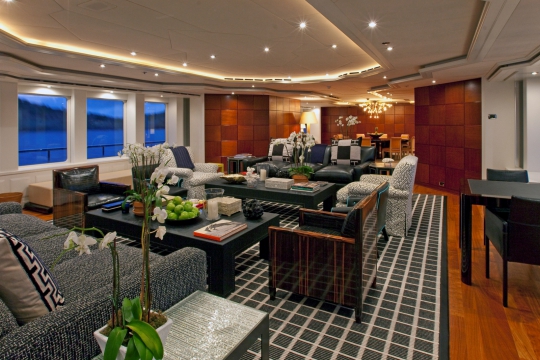 Motor Yacht Ultima III - saloon area