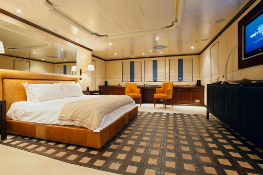 Motor Yacht Force Blue Royal Denship for charter - master cabin