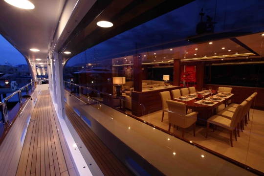 Motor Yacht Harmony III Benetti for charter - saloon