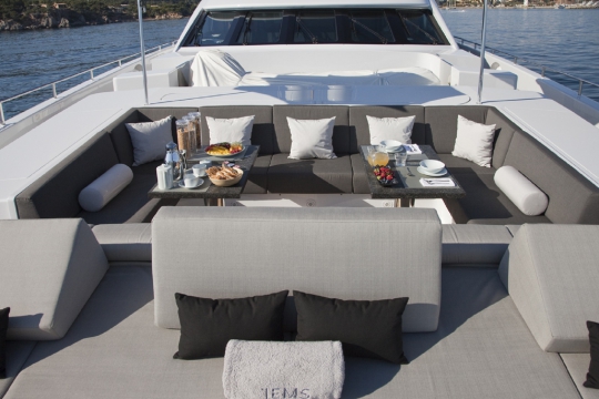 Motor Yacht Jems Heesen for charter - foredeck seating area