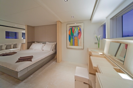Motor Yacht Jems Heesen for charter - master cabin