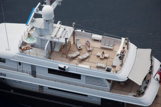 Motor Yacht Mariu Codecasa for charter - sundeck