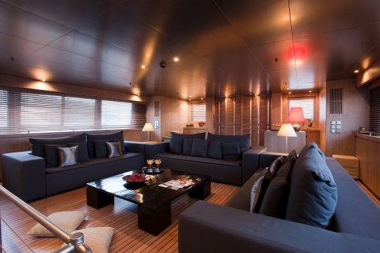 Motor Yacht Mariu Codecasa for charter - Upper saloon